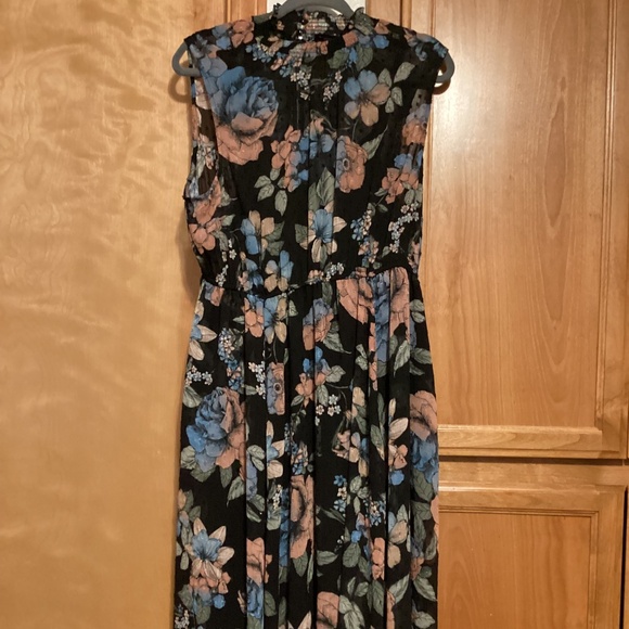 Torrid Dresses & Skirts - NWOT Torrid black floral clip dot dress with removable slip, size 1